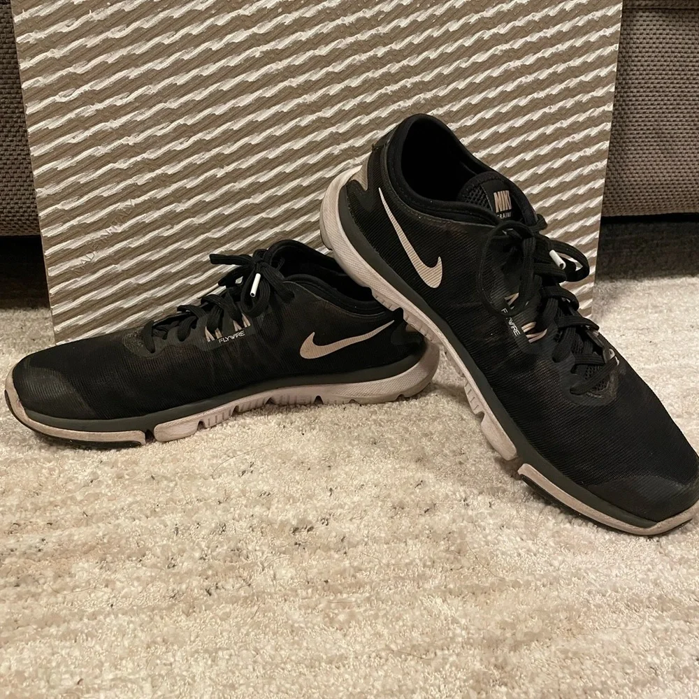 Women’s Nike running shoes - Picture 2 of 5